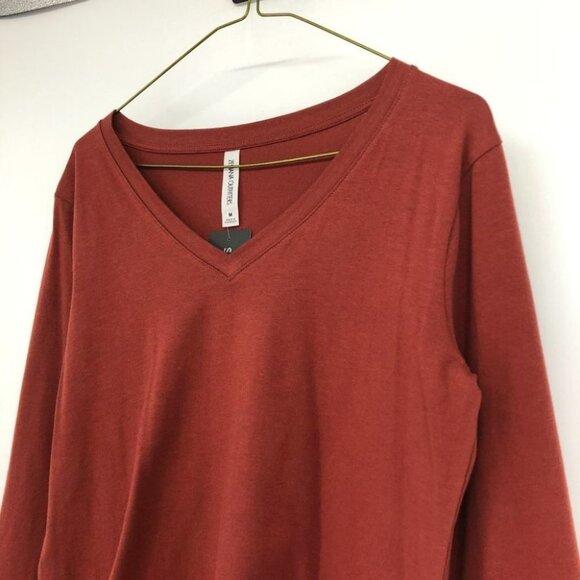 NWT Zeanna Outfitters All Seasons V neck long sleeve tee brick red M - Picture 3 of 13